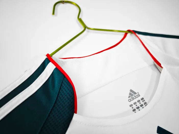 Liverpool Away Retro Jersey 2006/08